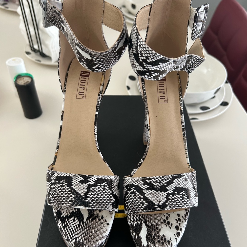 Animal Print Platform Heels - Picture 3 of 4